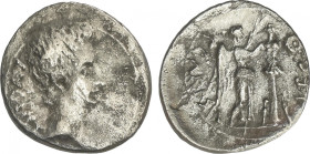 Quinario. 27 a.C-14 d.C. ÉPOCA DE AUGUSTO. EMERITA (MÉRIDA). Anv.: Cabeza de Augusto a derecha. Rev.: P. CARISI. LEG. Victoria coronando trofeo. 1,62 ...