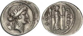 Republic
Denario. 42 a.C. CLAUDIA. P. Claudius M.f. Turrinus. Anv.: Cabeza laureada de Apolo a derecha, detrás Lira. Rev.: Diana Lucifera de pie con ...