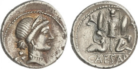 Empire
Denario. 46-45 a.C. JULIO CÉSAR. Anv.: Cabeza diademada de Venus a derecha, detrás Cupido. Rev.: Trofeo de armas Galas en medio de Galia senta...