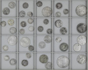 Lote 41 monedas. FELIPE V a ISABEL II. AR. De varios valores, bastantes tamaño pequeño. Incluye un par de reproducciones de epoca en metal plateado de...