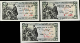 Estado Español
Lote 3 billetes 5 Pesetas. 15 Junio 1945. Capitulaciones de Santa Fe. Serie K. Trío correlativo. (Pequeñas dobleces en esquinas). Ed-4...