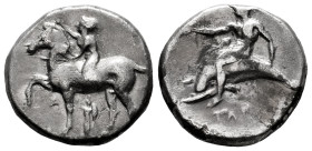 Calabria. Tarentum. Nomos. 380-340 a.C. (Sng Ans-No cita). Anv.: Naked young man riding a horse on the left, raising his right hand to crown the horse...