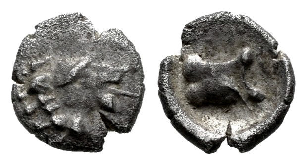 Lycia. Maussollos. Hemiobol. siglo IV a.C. Anv.: Head of lion right. Rev.: Astra...