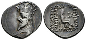 Kingdom of Parthia. Sinatrukes. Drachm. 93-69 a.C. Rhagai. (Sellwood-33.4). (Shore-114). Anv.: Diademed and draped bust to left, wearing tiara. Rev.: ...