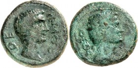 MAKEDONIEN. 
THESSALONIKE (Saloniki). 
Augustus mit Divus Caesar 27 v. Chr. -14 n. Chr. AE-Tetrachalkon 20mm 7,50g. Kopf Caesars n.r.; dahinter QEOS...