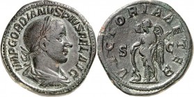 RÖMISCHES KAISERREICH. 
GORDIANUS III. Augustus 238-244. AE-Sesterz (243) 21,74g. Paludamentbüste m. Lkr. n.r. IMP GORDIANVS PIVS FEL AVG / VICTORIA ...