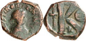 BYZANZ. 
IUSTINIANUS I. 527-565. AE-Halbfollis 23mm (527/532) 8,63g, Konstantinopel, 5. Off. Paludamentbüste mit Perlendiadem n.r. D N IVSTINI-ANVS P...