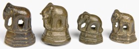 Asien. 
MYANMAR (Burma) / THAILAND (Siam). 
TIERGEWICHTE. Elefant auf 8-eckigem Sockel 19./20. Jh., 65,8g, 65,9g, 33,0g, 33,3g Bronze. 4 Stück. 

...