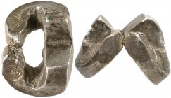 CHINA. 
MING-Dynastie, 1368-1644. 
Ag-Tamlung (4 baht) "Packsattel" Königreich von Lannathai der Stadt Chieng-mai (1350-1545) 33mm x 26mm x 24mm 62,...