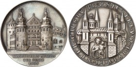 DEUTSCHE STÄDTE. 
SPEYER. Medaille 1909 (o.&nbsp;Sign.) a.d. Einweihung des Historischen Museums der Pfalz. Ansicht des Museums&nbsp;/ Mittelalterlic...