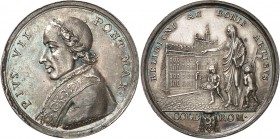 DEUTSCHE STÄDTE. 
UNIVERSITÄTEN u. benannte HOCHSCHULEN (intern.). 
ROM. Collegium Romanum. Medaille o.J. (v. F.Corazzini) Brb. Pius VII. in Mozzett...