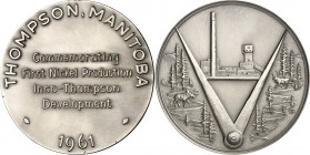 SPEZIALSAMMLUNG NICKEL. 
ÜBERSEE. 
KANADA. Kanada Thompson, Manitoba Medaille 1961 (v.D. Pedery -Hunt) 1. Nickel Produktion 4 Z. / Im Zirkelschlag N...