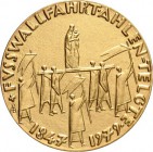 RELIGION UND ETHIK. 
WALLFAHRT. 
TELGTE in Westfalen. Medaille 1979 (v.A. Blum-Paulmichl) a.d.Fußwallfahrt Ahlen- Telgte. Pilger tragen auf einer La...