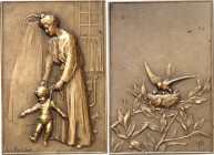 MEDAILLEURE des XIX. u. XX. Jh.. 
FRANKREICH. 
BAUDICHON, René *1878 Tours +1963 Levallois Perret. Plakette o.J. "Le Premier Pas". Mutter lernt Klei...