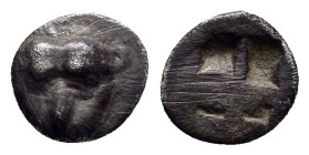 IONIA.Samos.(510-465 BC).Obol.

Obv : Head of panther facing.

Rev : Quadripartite incuse square.

Condition : Darkly toned.Very fine.
Barron 1A.

Con...