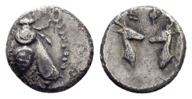 IONIA.Ephesos.(Circa 390-325 BC).Diobol.

Obv : EΦ.
Bee.

Rev : EΦ.
Confronted heads of stags.
SNG Aulock 1835; SNG Kayhan 208.

Condition : Good very...
