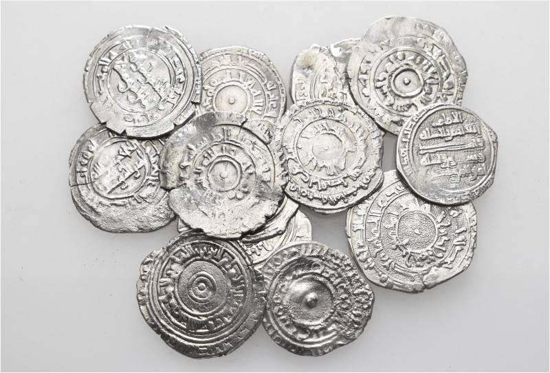 A lot containing 13 silver coins. All: Fatimids. About very fine to very fine. L...