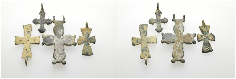 Cross pendant lot 4 pieces (35 Gr.) SOLD AS SEEN NO RETURNS.