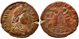 Theodosius I, 379-395. Follis (bronze, 1.19 g, 14 mm), Thessalonica. D N THEODOSIVS P F AVG Diademed, draped and cuirassed bust to right. Rev. VICTORI...