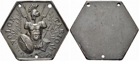 PARMA. Ferdinando I di Borbone, 1765–1802. Medaglia esagonale 1794. Æ gr. 21,06 mm 39,5 Dr. Lirica romana sormontata da elmo piumato; sotto, un tambur...