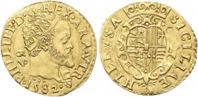 NAPOLI. Filippo II di Spagna, Re di Napoli e di Sicilia 1554-1598. Scudo d’oro 1582. Au gr. 3,37 Dr. PHILIPP D G REX ARA VTR. Testa radiata a d.; diet...