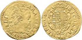 NAPOLI. Filippo II di Spagna, Re di Napoli e di Sicilia 1554-1598. Scudo d’oro 1582. Au gr. 3,35 Dr. PHILIPP REX ARA VTRI. Testa radiata a d.; dietro ...