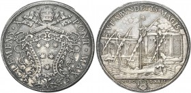 ROMA. Clemente X (Emilio Altieri), 1670-1676. Piastra 1672. Ag gr. 31,89 Dr. CLEMENS X - PONT MAX. Stemma sormontato da triregno e chiavi decussate ac...