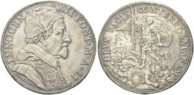 ROMA. Innocenzo XII (Antonio Pignatelli), 1691-1700. Piastra 1692 a. II. Ag gr. 31,88 Dr. INNOCEN - XII PONT M A II. Busto a d., con camauro, mozzetta...