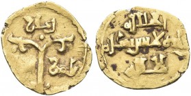 SICILIA. Ruggero II Conte, 1105-1130. Tarì. Au gr. 1,57 Dr. T arabescato, piede dell’asta accantonato da due globetti. Rv. Legenda cufica disposta su ...