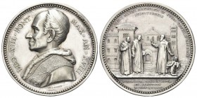 LOTTI. Album comprensivo di 48 medaglie di cui 15 in argento; si segnalano in argento Pio VIII, Pio IX, Leone XIII.
Da esaminare. Da BB a SPL