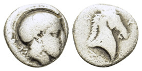 Thessaly, Pharsalos, late 5th-mid 4th century BC. AR Hemidrachm (13,4mm, 2.5g). Head of Athena right, wearing crested Attic helmet with raised cheekpi...