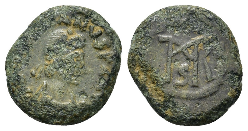 Marcian (450-457). Æ Nummus (11,6mm, 1.2g). Uncertain mint. Pearl-diademed, drap...