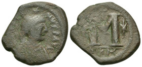 Justin I (518-527). Æ 40 Nummi (31mm, 17.23g). Nicomedia. Diademed, draped and cuirassed bust r. R/ Large M, cross above, star to l. and r.; in ex., N...