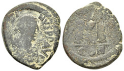 Justinian I (527-565). Æ 40 Nummi (27,2mm, 17,3g). Constantinople. Diademed, draped and cuirassed bust r. R/ Large M flanked by star and cross; in ex....