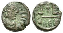 Justin II (565-578). Æ 12 nummi (14,6mm, 4.6g). Alexandria. Laureate, draped and cuirassed bust r. R/ Large IB, cross between; in ex., AΛEΞ. Sear 389....