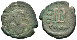 Tiberius II Constantine (578-582). Æ 40 Nummi (30mm, 12,5g). Constantinople. Crowned facing bust, wearing consular robes, holding mappa and eagle-tipp...