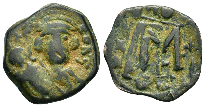 Constans II (641-668). Æ 40 Nummi (22,1mm, 5.5g). Constantinople. Crowned facing...