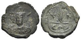 Constantine IV (668-685). Æ 10 Nummi (23mm, 3.88g, 1h). Constantinople. Helmeted, draped and cuirassed bust facing, holding spear over shoulder. R/ La...