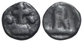 Basil I the Macedonian (867-886). Æ (17mm, 3.17g, 12h). Cherson, 879-886. Large B. R/ Cross crosslet on two steps; pellets flanking. DOC 20a; Sear 171...