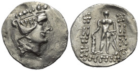 Ostkelten. Thasos-Typen.

 Tetradrachme (Silber). 2. - 1. Jhdt v. Chr.
Vs: Stilisierter Dionysoskopf mit Efeukranz rechts.
Rs: Truglegende. Stilis...