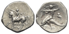 Kalabrien. Tarent.

 Didrachme oder Nomos (Silber). Ca. 272 - 240 v. Chr.
Vs: Nackter Jüngling zu Pferde mit erhobenem Arm nach links reitend; über...