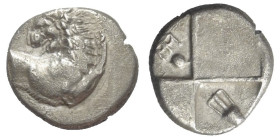 Thrakien. Thrakischer Chersones.

 Hemidrachme (Silber). Ca. 386 - 338 v. Chr.
Vs: Löwenvorderteil mit zurückgewandtem Kopf nach rechts.
Rs: Vierg...