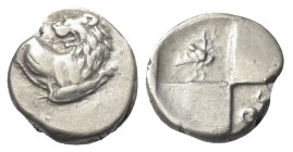 Thrakien. Thrakischer Chersones.

 Hemidrachme (Silber). Ca. 386 - 338 v. Chr.
Vs: Löwenvorderteil mit zurückgewandtem Kopf nach rechts.
Rs: Vierg...