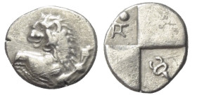 Thrakien. Thrakischer Chersones.

 Hemidrachme (Silber). Ca. 386 - 338 v. Chr.
Vs: Löwenvorderteil mit zurückgewandtem Kopf nach rechts.
Rs: Vierg...
