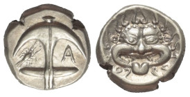 Thrakien. Apollonia Pontika.

 Drachme (Silber). Ca. 4. Jhdt. v. Chr.
Vs: Anker, im Feld links Krebs, rechts A.
Rs: Kopf der Gorgo Medusa mit hera...