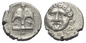Thrakien. Apollonia Pontika.

 Drachme (Silber). Ca. 4. Jhdt. v. Chr.
Vs: Kopf der Gorgo Medusa mit herausgestreckter Zunge en face.
Rs: Anker, im...