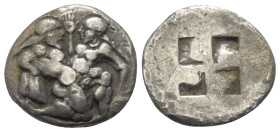 Inseln vor Thrakien. Thasos.

 Stater (Silber). Ca. 463 - 449 v. Chr.
Vs: Nackter Silen nach rechts kniend, eine sich wehrende Nymphe in Chiton mit...