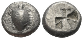 Inseln vor Attika. Aigina.

 Stater (Silber). Ca. 525 - 475 v. Chr.
Vs: Seeschildkröte.
Rs: Quadratum incusum.

20 mm. 11,94 g. 

HGC 6, 428; ...