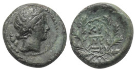 Mysien. Kyzikos.

 Bronze. 2. Jdht. v. Chr.
Vs: Kopf der Kore Soteira mit Ährenkranz rechts.
Rs: Monogramm zwischen Ethnikon in Eichenlaubkranz.
...