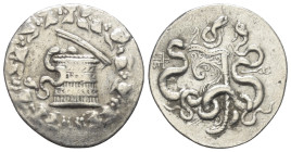 Mysien. Pergamon.

 Cistophor (Silber). Ca. 166 - 160 v. Chr.
Vs: Cista mystica mit halbgeöffnetem Deckel, aus der sich nach links eine Schlange wi...